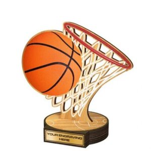 Een ecologische trofee met een basketbal erin.