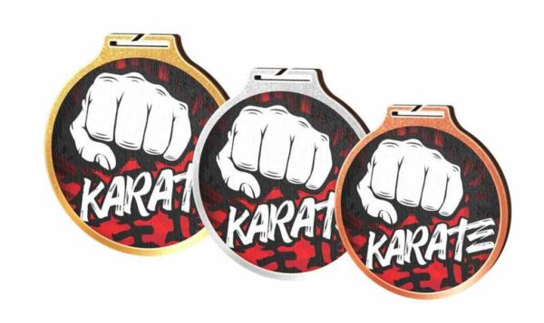 Drie milieuvriendelijke Medaille Karate-trofeeën.