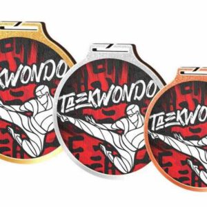 Drie milieuvriendelijke Medaille Taekwondo-trofeeën met het woord teewodo erop.